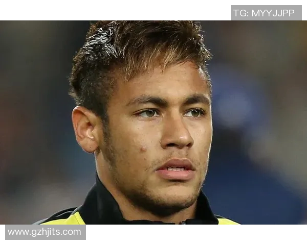 霸气头像展现足球明星男士的魅力与风采，尽显运动激情与个性风格